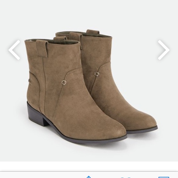 JustFab Shoes - 💥PRICE DROP💥 JustFab Measha bootie, olive